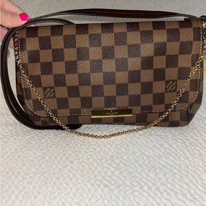 Louis Vuitton Favorite MM
Damier Ebene